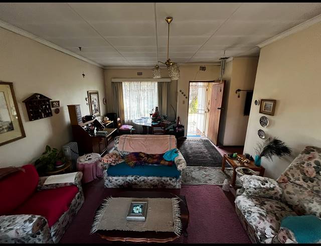 3 BEDROOM HOUSE FOR SALE IN DERSLEY